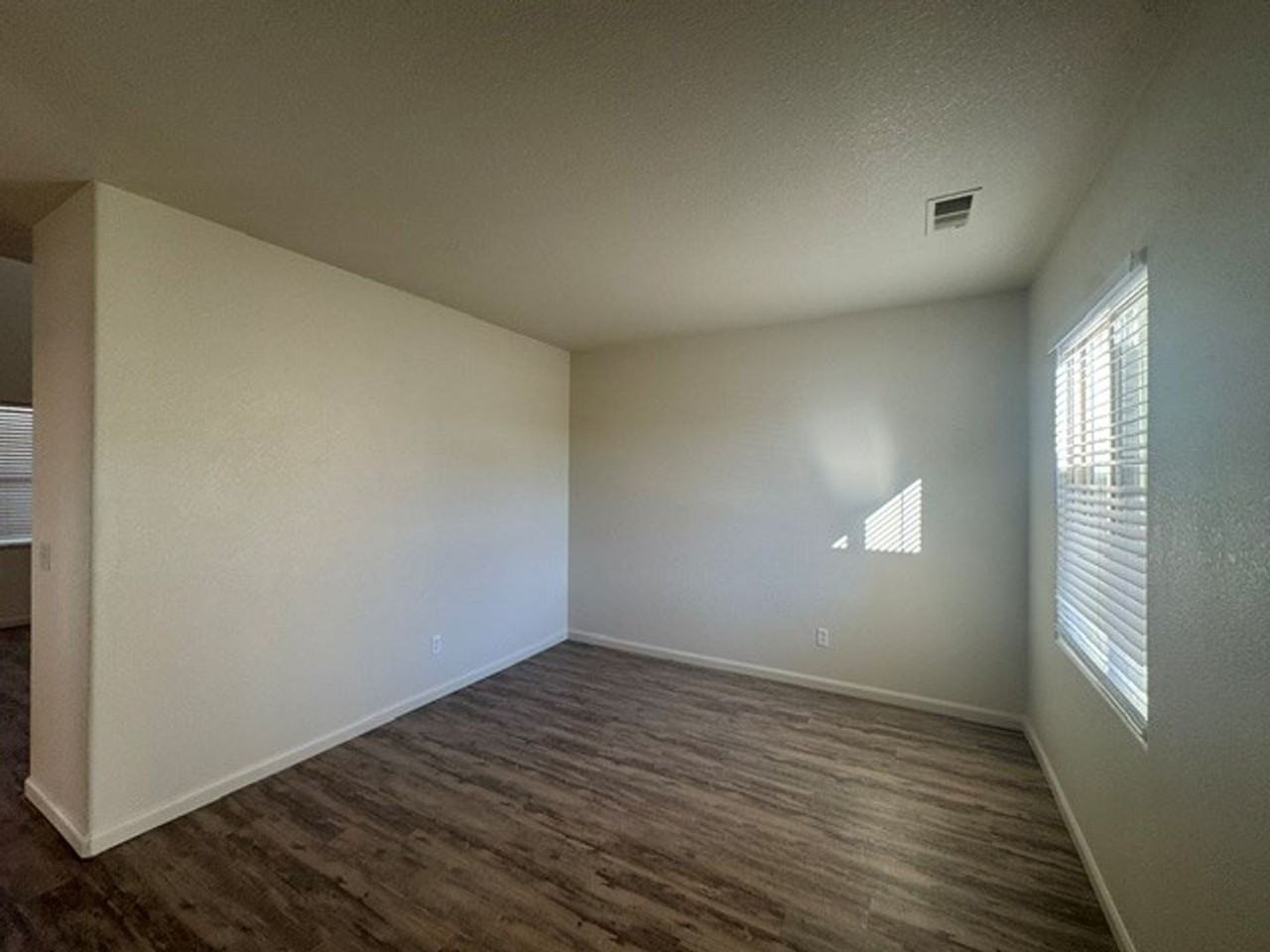 207 Harkin Cir - Photo 3 of 18