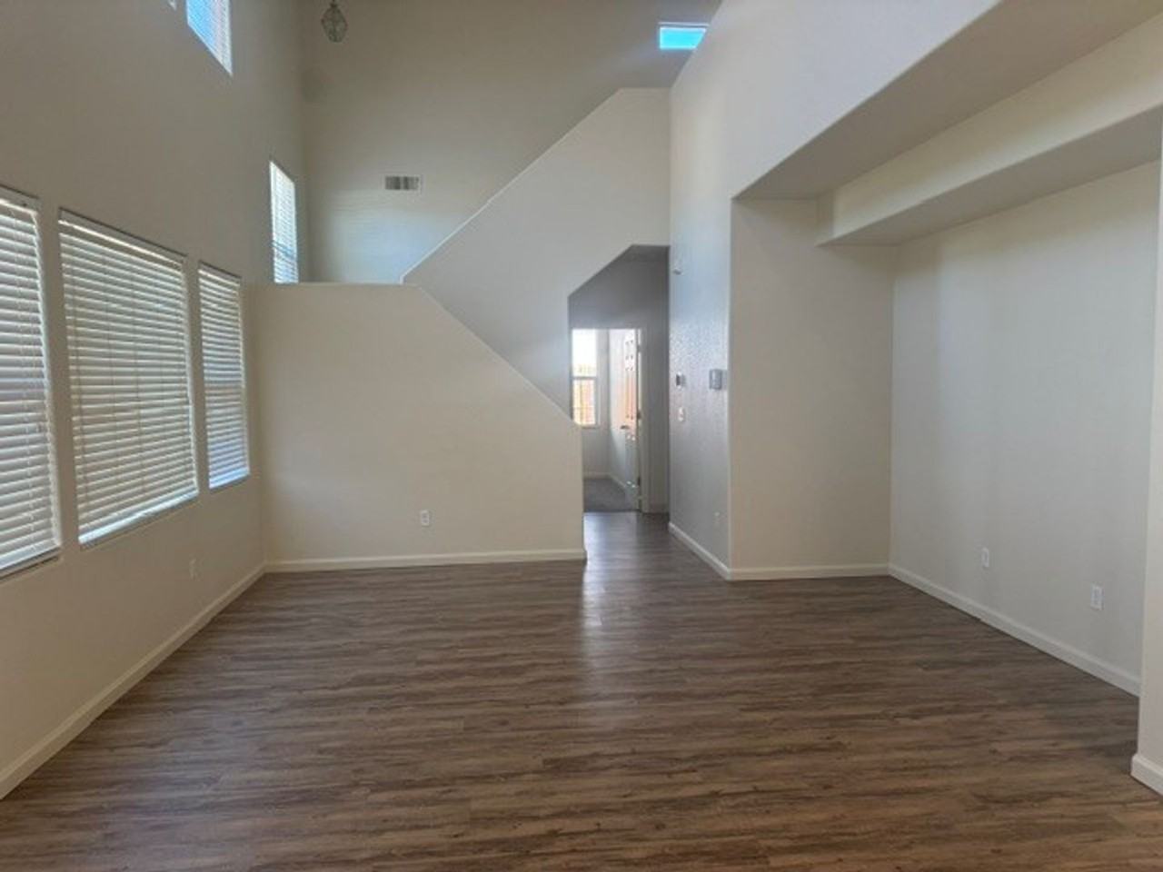 207 Harkin Cir - Photo 4 of 18