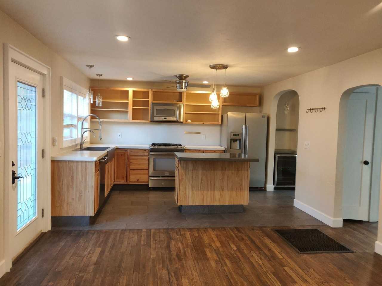 465 Ne Irving Ave #A - Photo 5 of 26