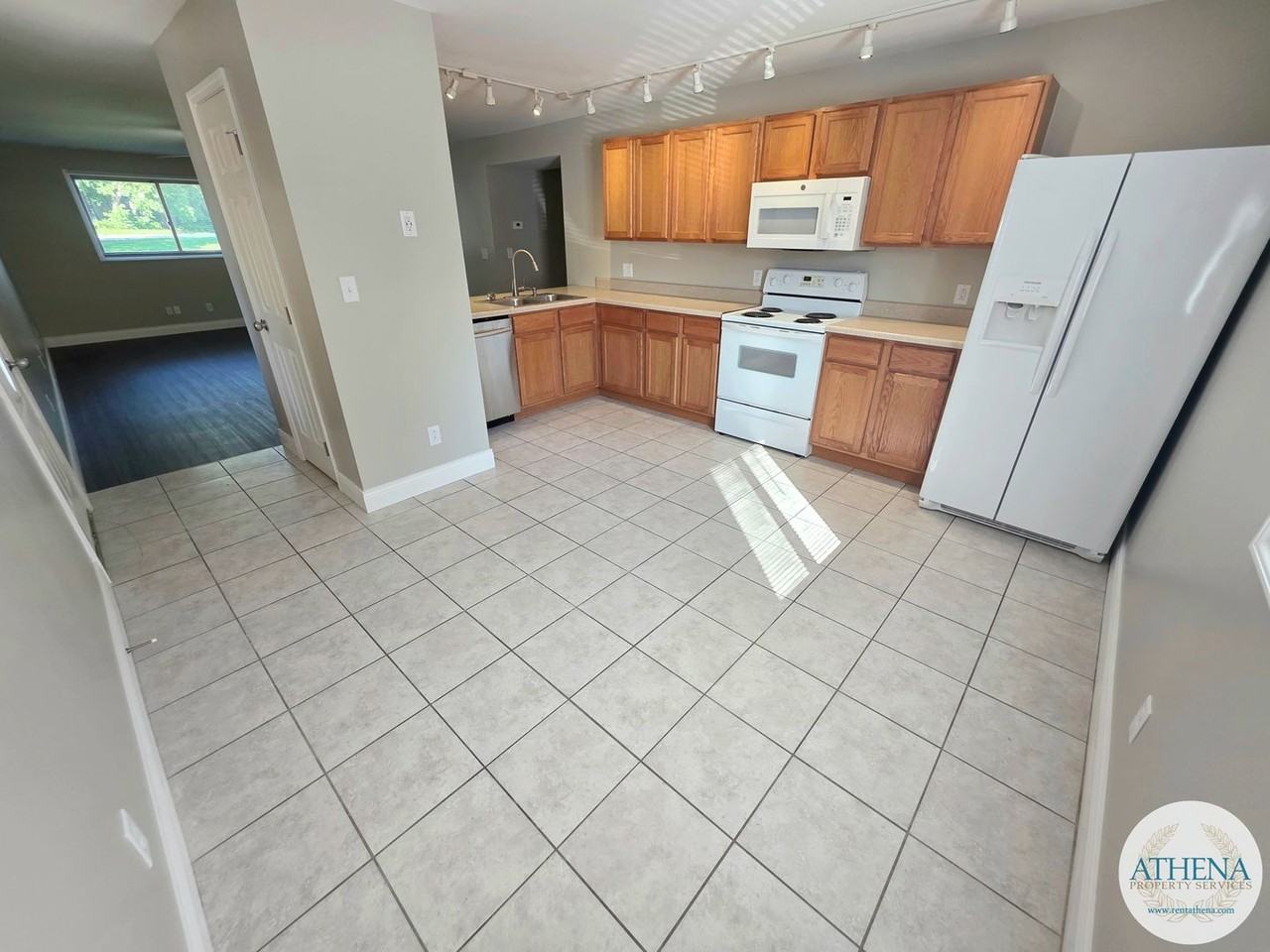 Lexington Crossing Apartments - Photo 4 of 25