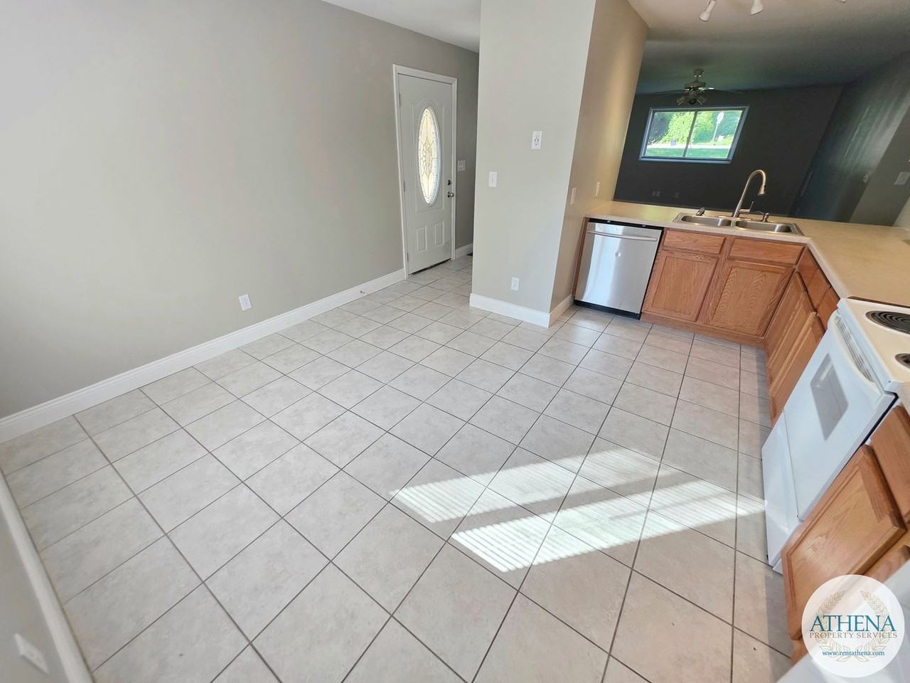 Lexington Crossing Apartments - Photo 5 of 25