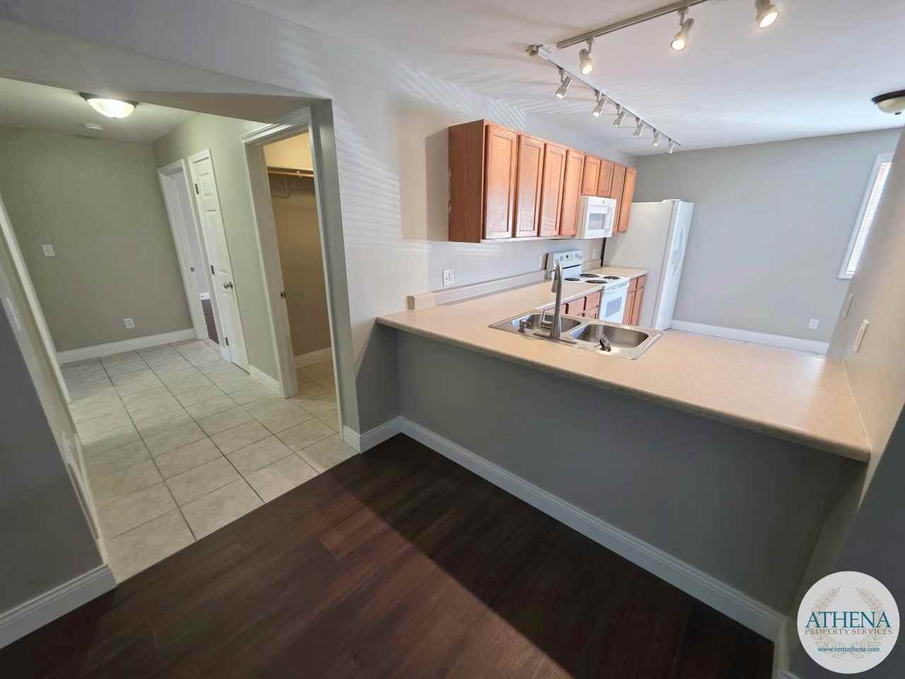 Lexington Crossing Apartments - Photo 6 of 25