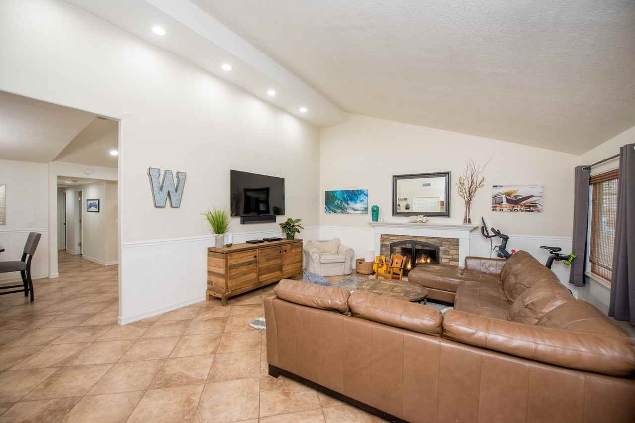 9862 Chance Cir - Photo 5 of 47