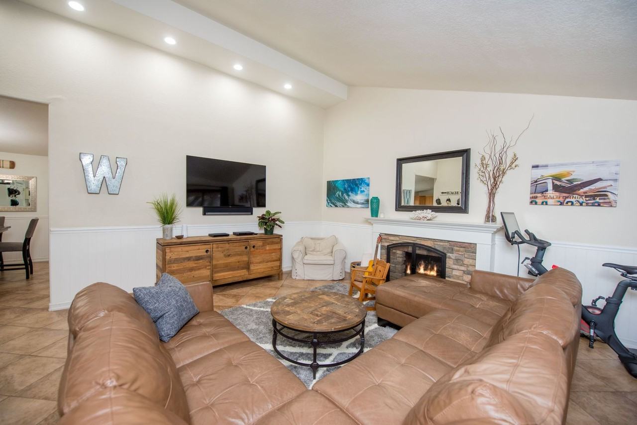 9862 Chance Cir - Photo 6 of 47