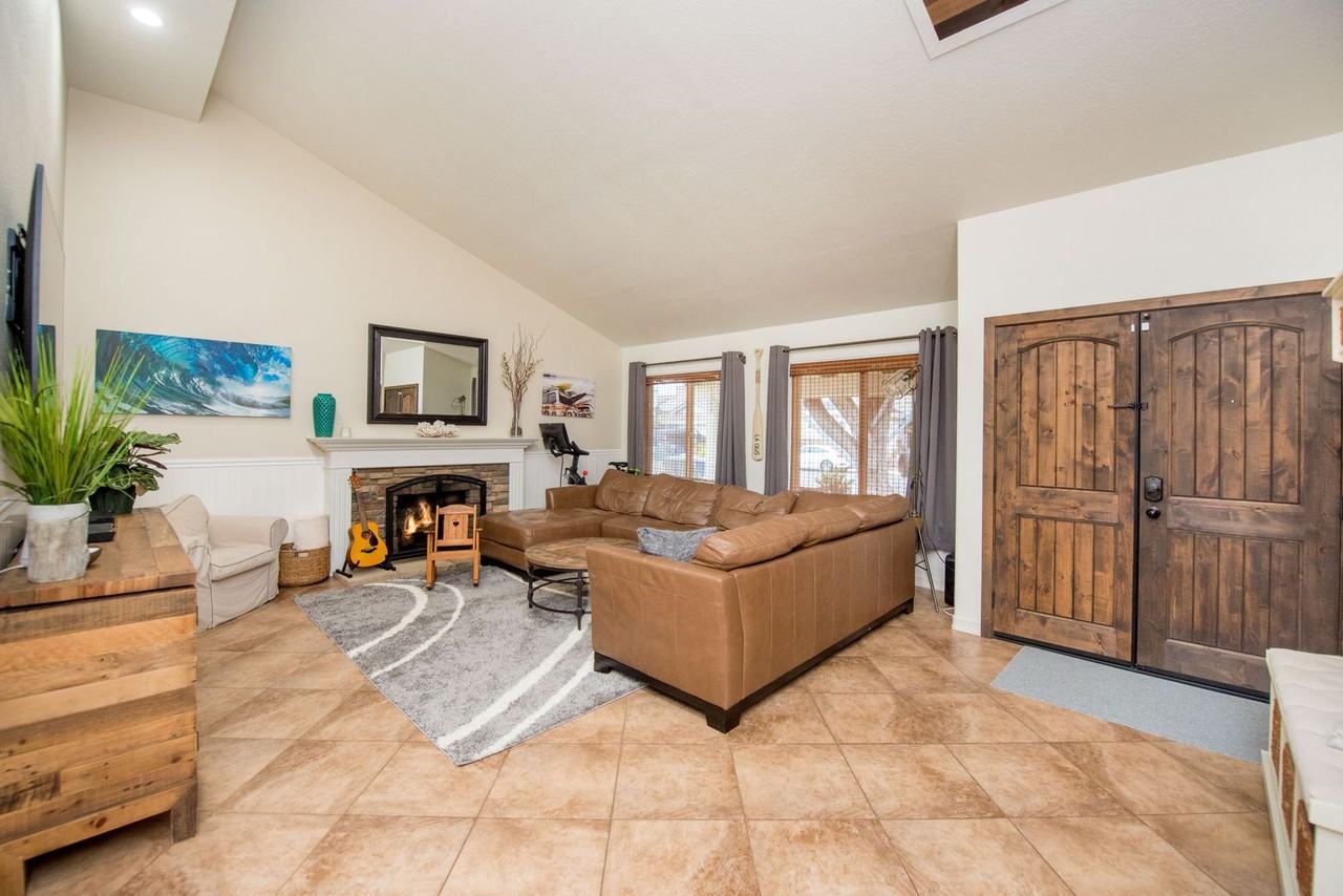9862 Chance Cir - Photo 7 of 47