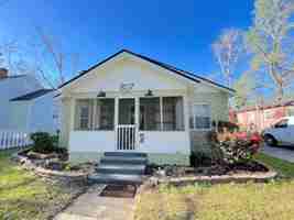 featured image of 807 E 35th St