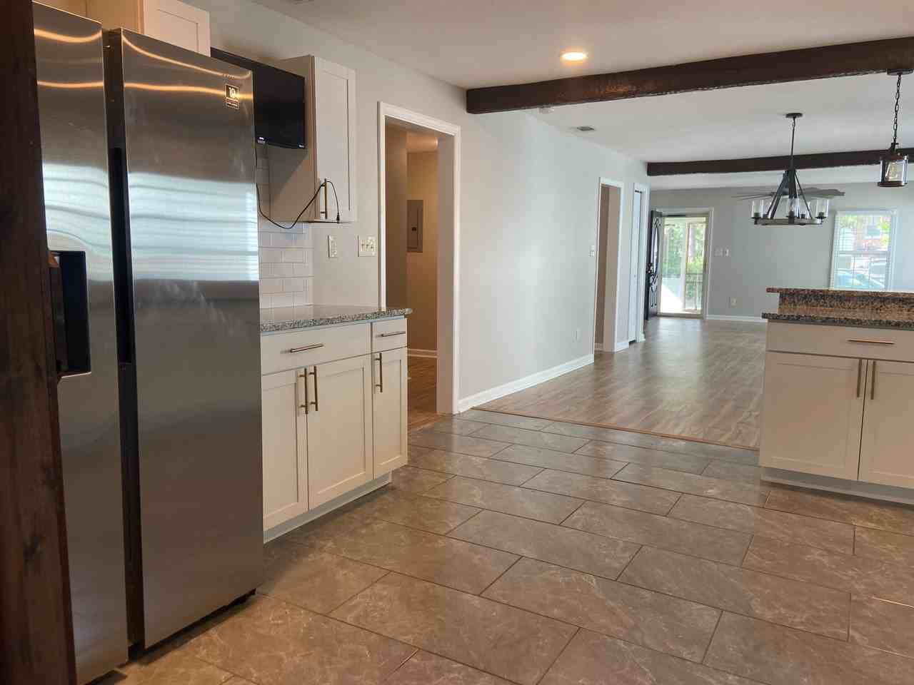 807 E 35th St - Photo 6 of 16