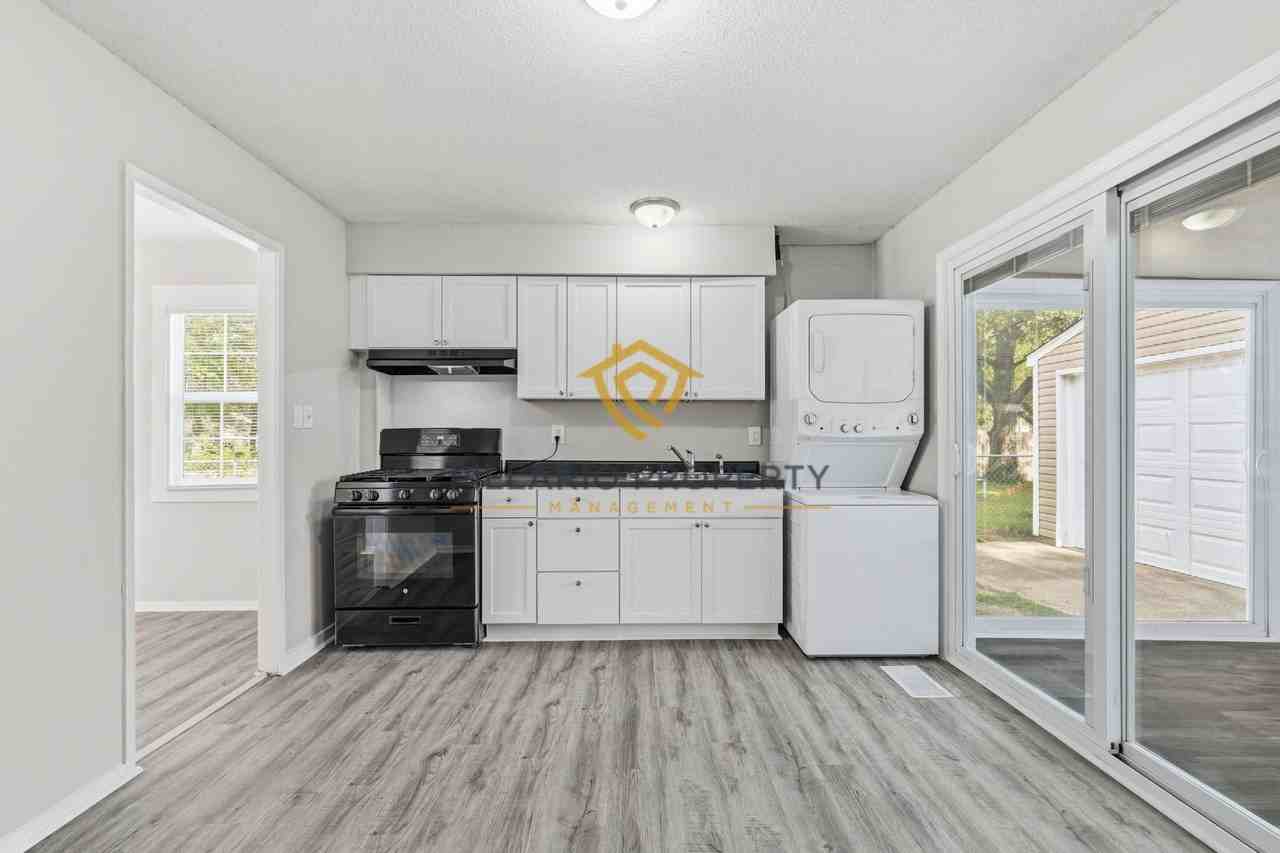 7359 E 53rd St - Photo 3 of 20