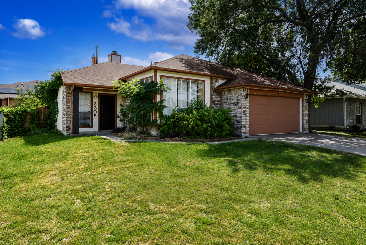 2308 Woodlands Dr - Photo 3 of 19