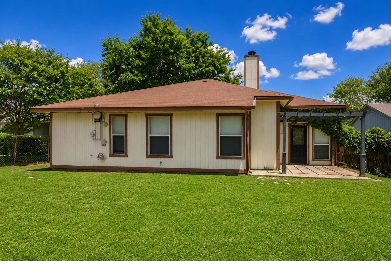 2308 Woodlands Dr - Photo 4 of 19