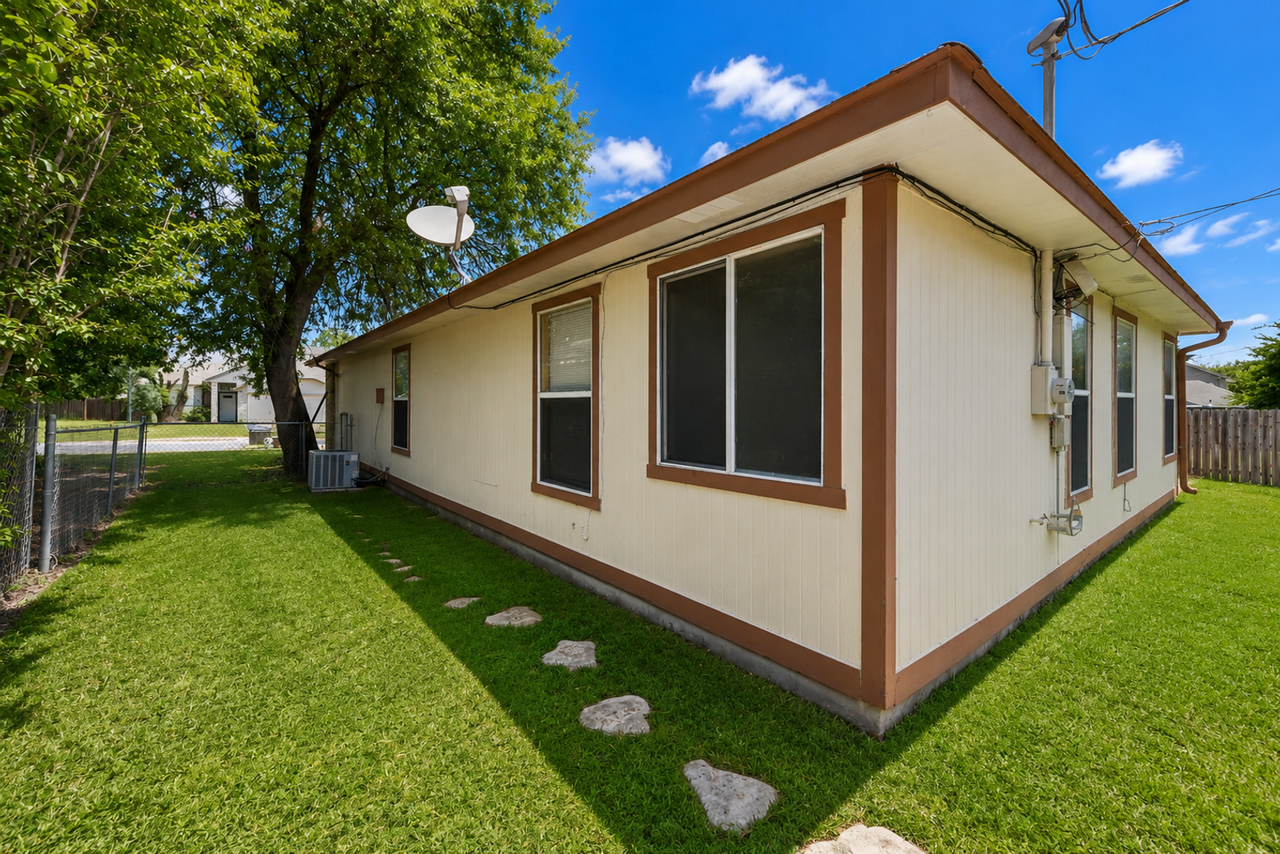2308 Woodlands Dr - Photo 5 of 19