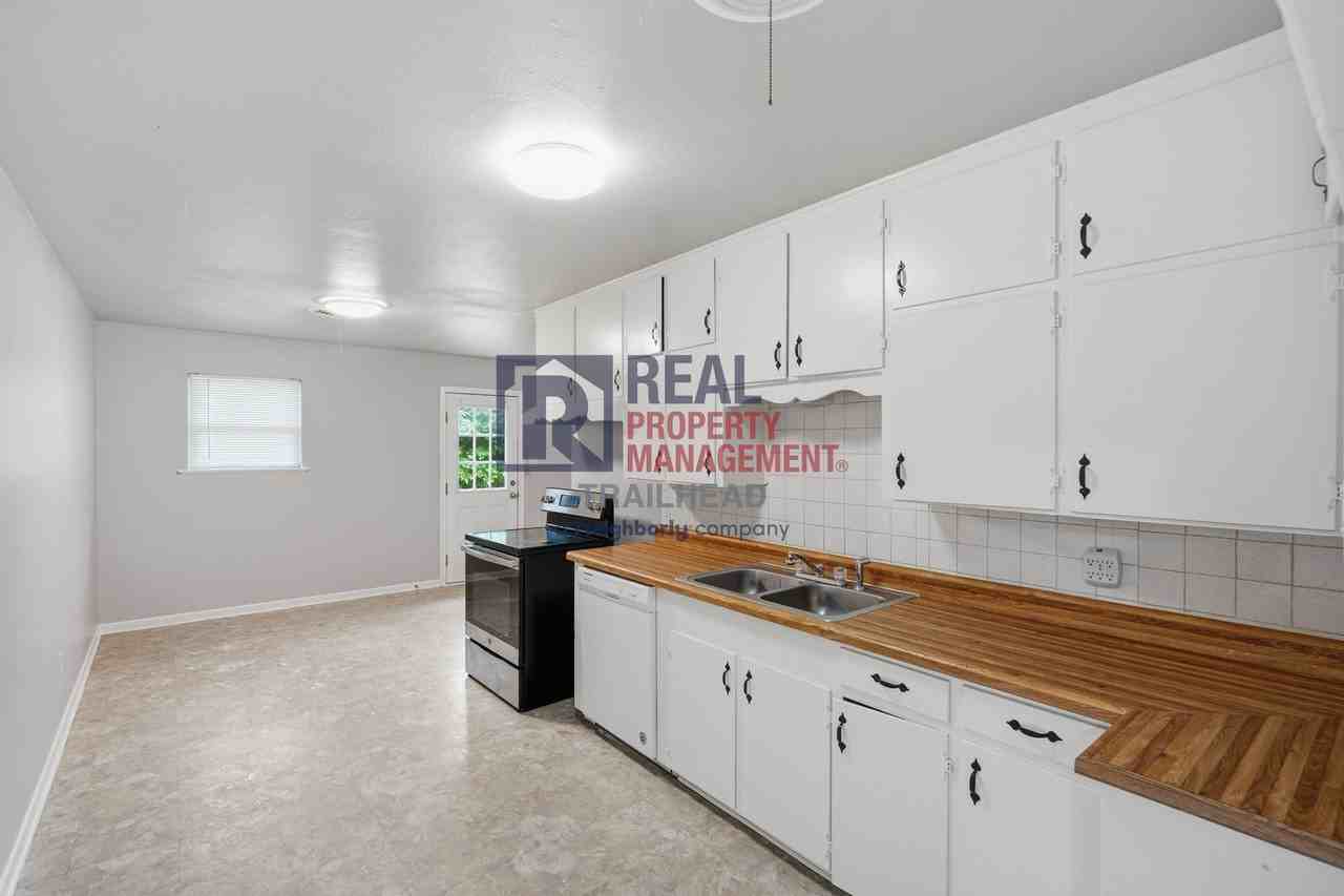 1300 Warden St - Photo 6 of 19