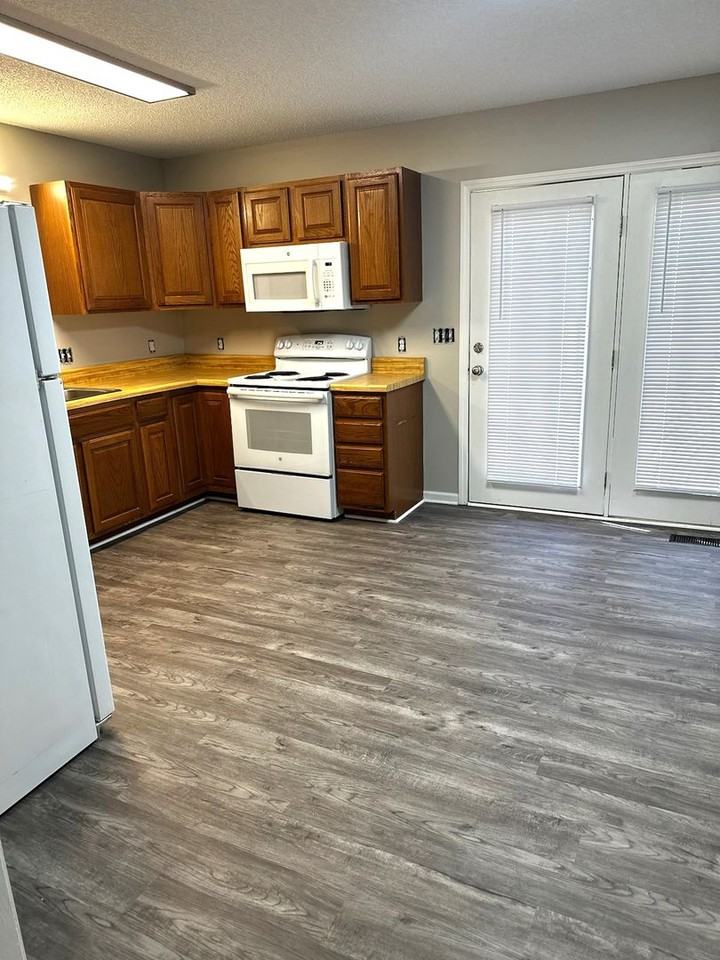 251 Hunter Hills Cir #4 - Photo 2 of 9