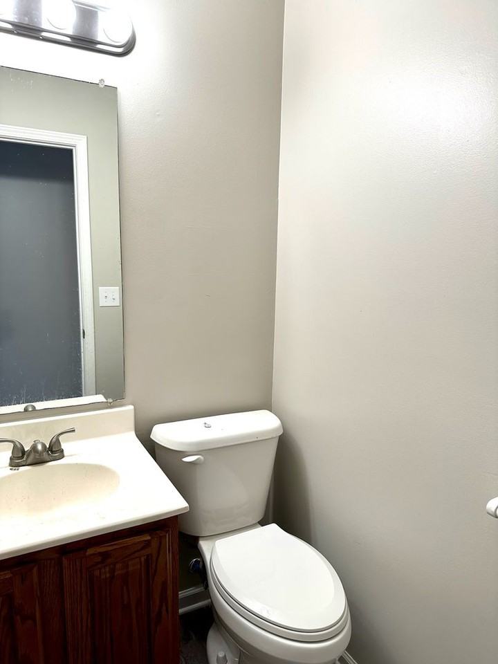 251 Hunter Hills Cir #4 - Photo 5 of 9