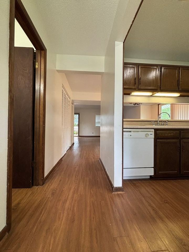 124 E Saltwood Pl - Photo 3 of 26