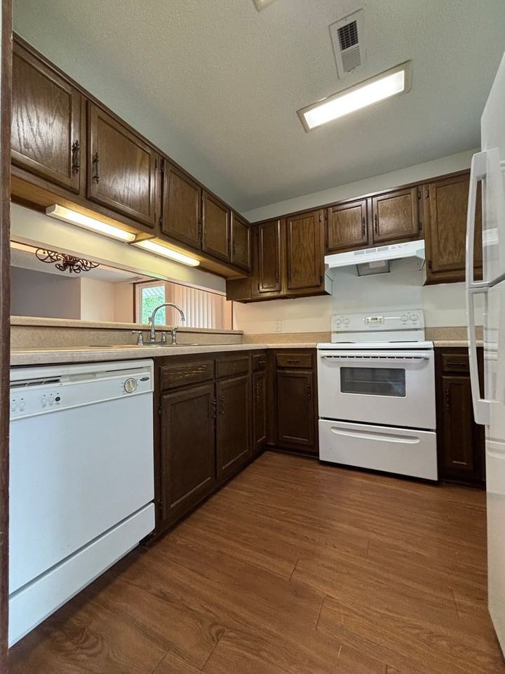 124 E Saltwood Pl - Photo 4 of 26