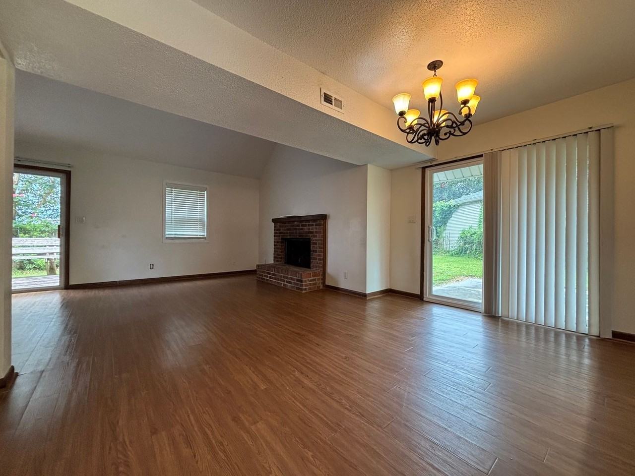 124 E Saltwood Pl - Photo 7 of 26
