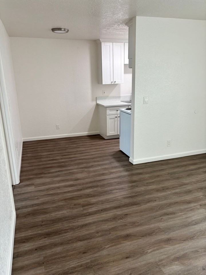 3117 Valle Ave - Photo 3 of 8