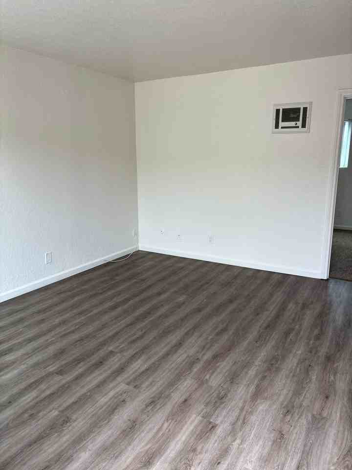 3117 Valle Ave - Photo 5 of 8