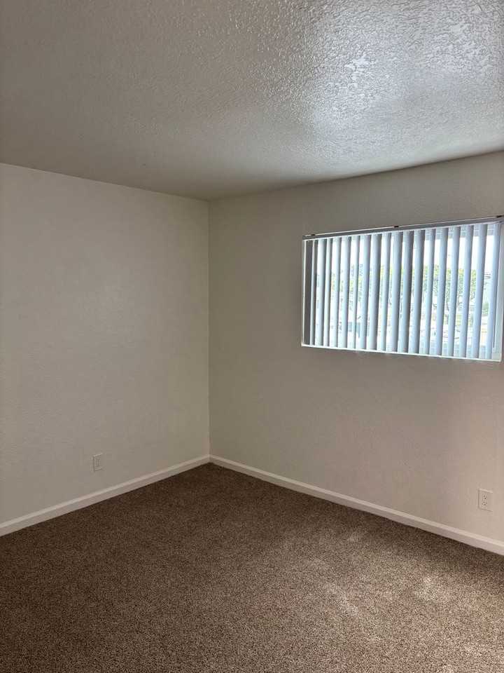 3117 Valle Ave - Photo 6 of 8
