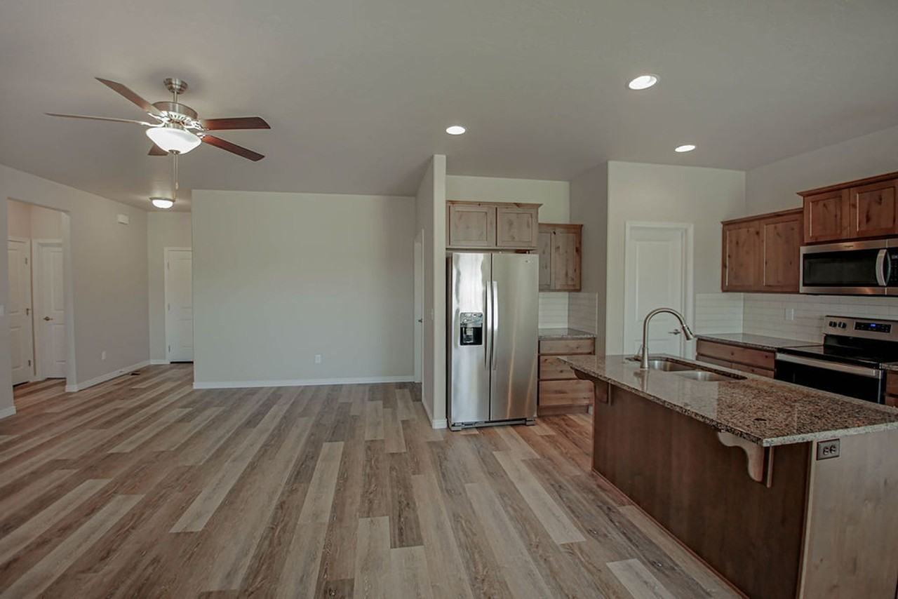 735 Shadowleaf Ave - Photo 7 of 28