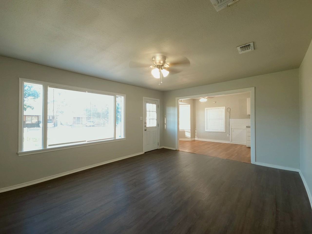 2602 Amherst St - Photo 3 of 17