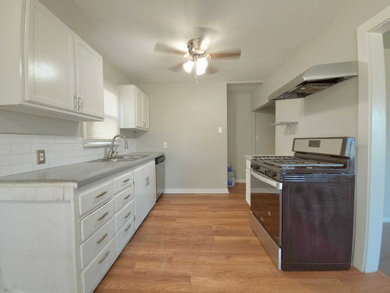 2602 Amherst St - Photo 6 of 17