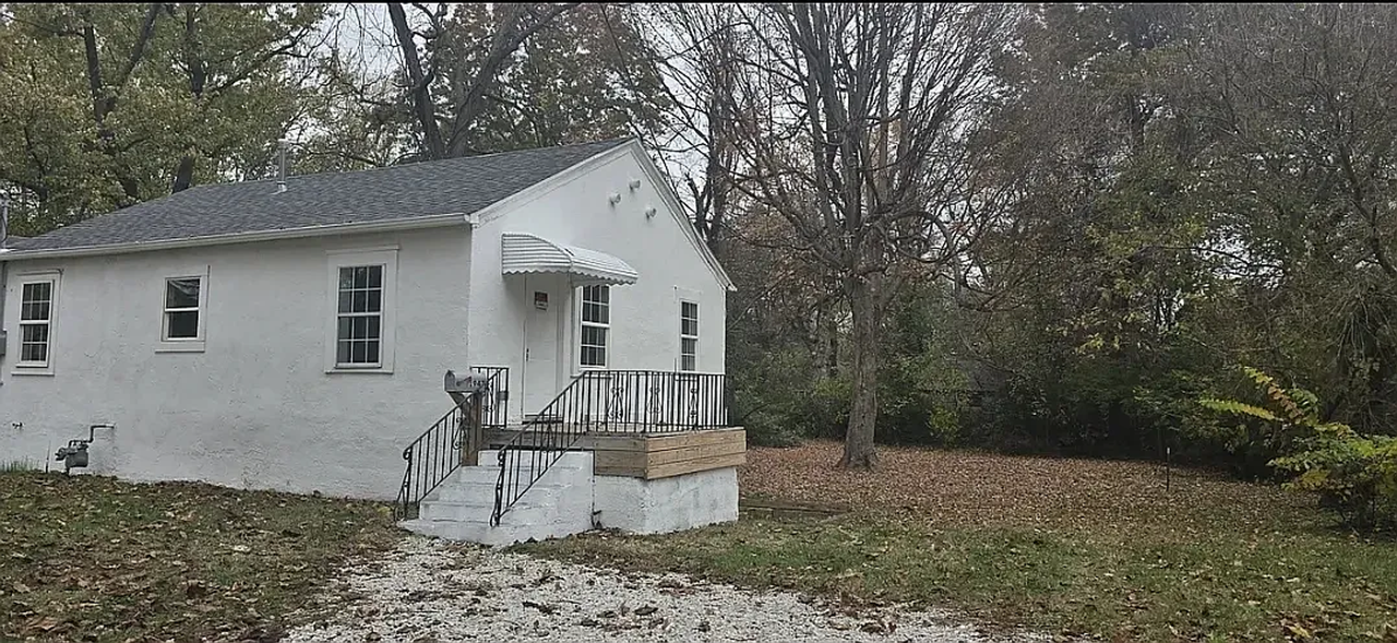 1947 E Monroe St - Photo 5 of 14