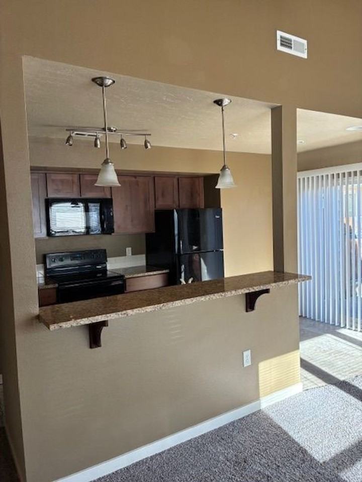 8950 W Shellie Ln - Photo 2 of 24