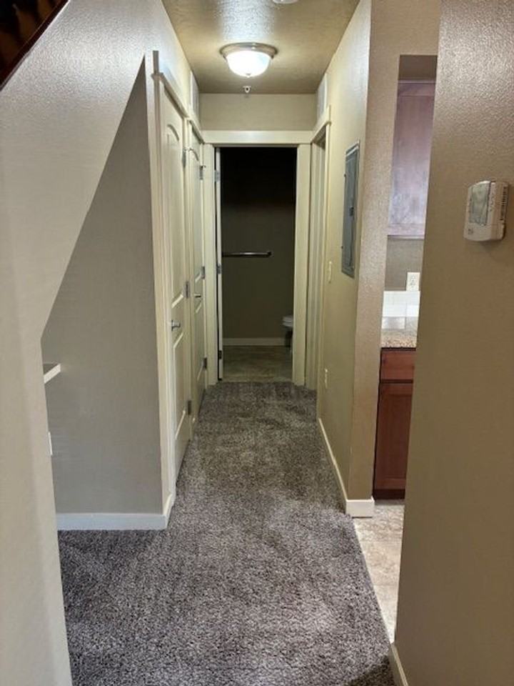 8950 W Shellie Ln - Photo 7 of 24