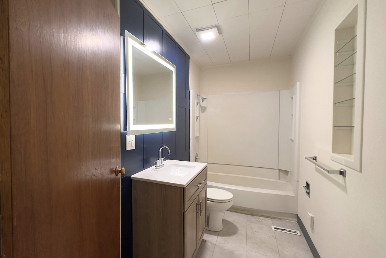 318 E 6th St - Photo 4 of 37