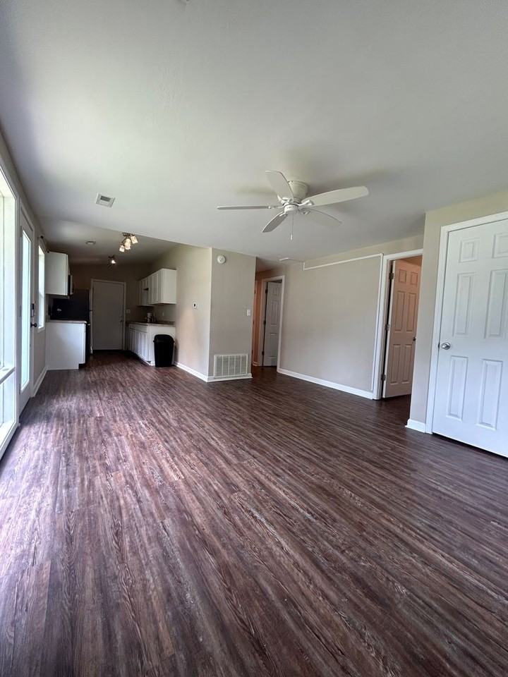 4536 Walter Ave - Photo 4 of 15