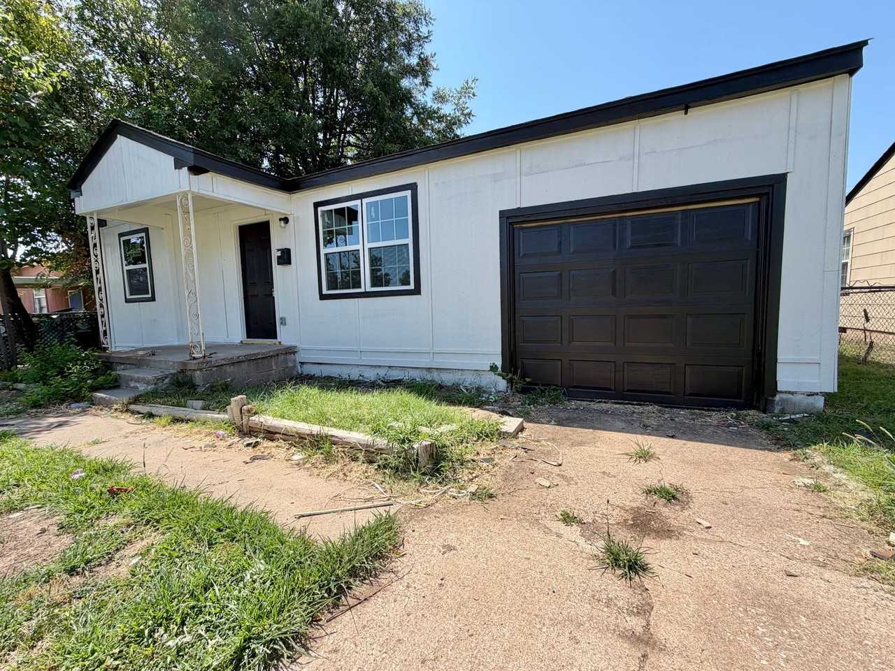 920 Sw 47th St - Photo 2 of 15