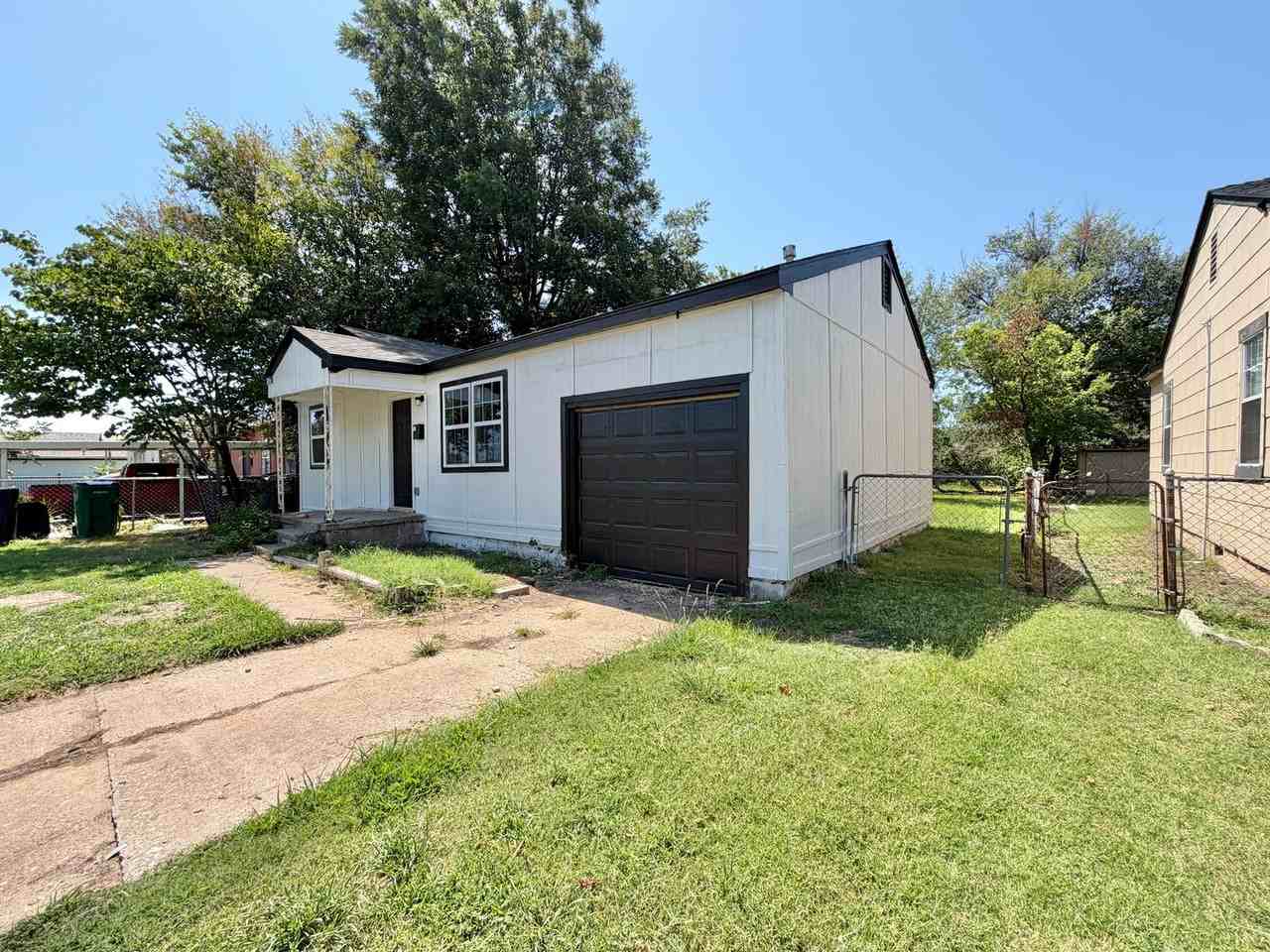 920 Sw 47th St - Photo 3 of 15
