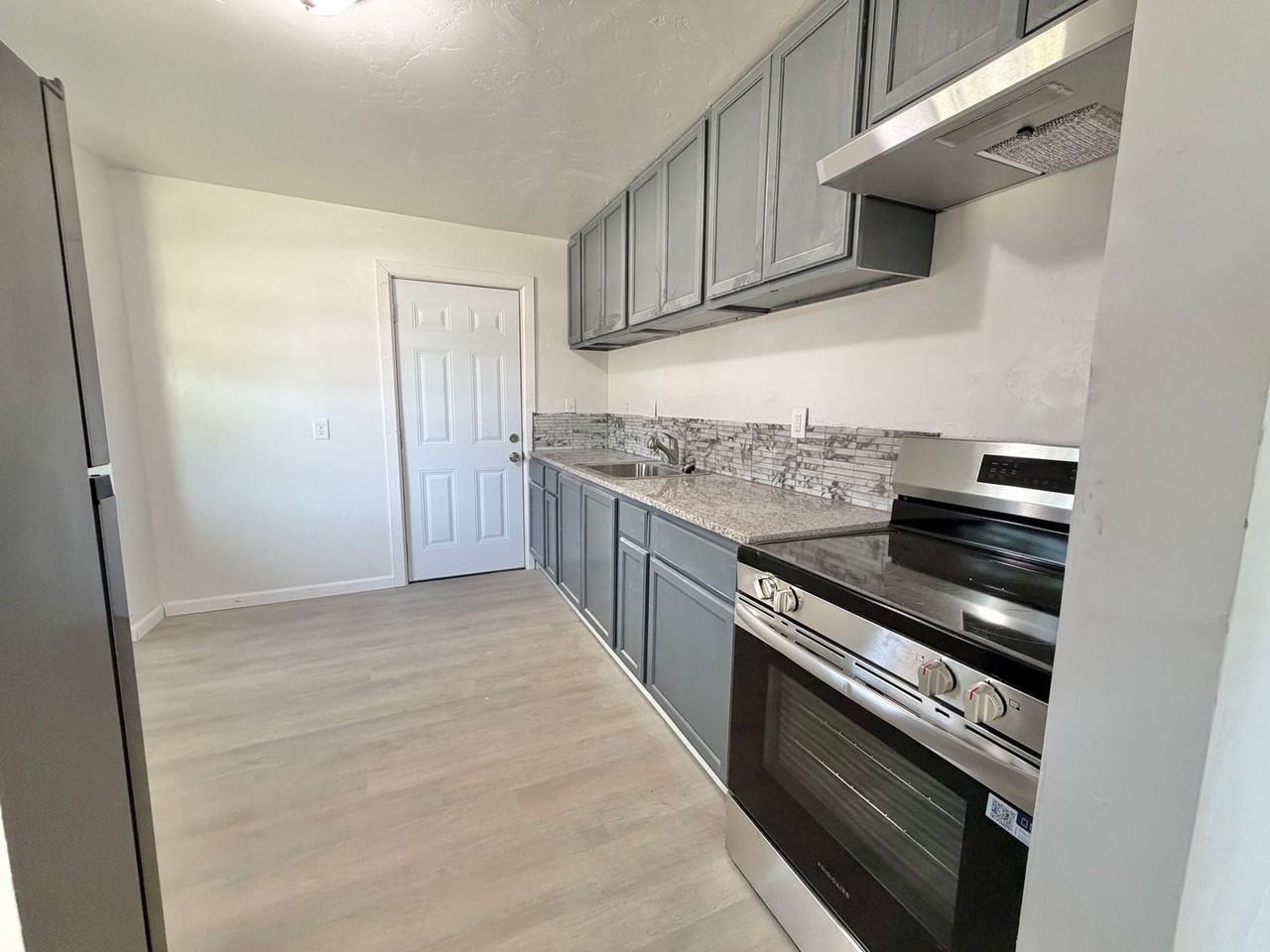 920 Sw 47th St - Photo 4 of 15