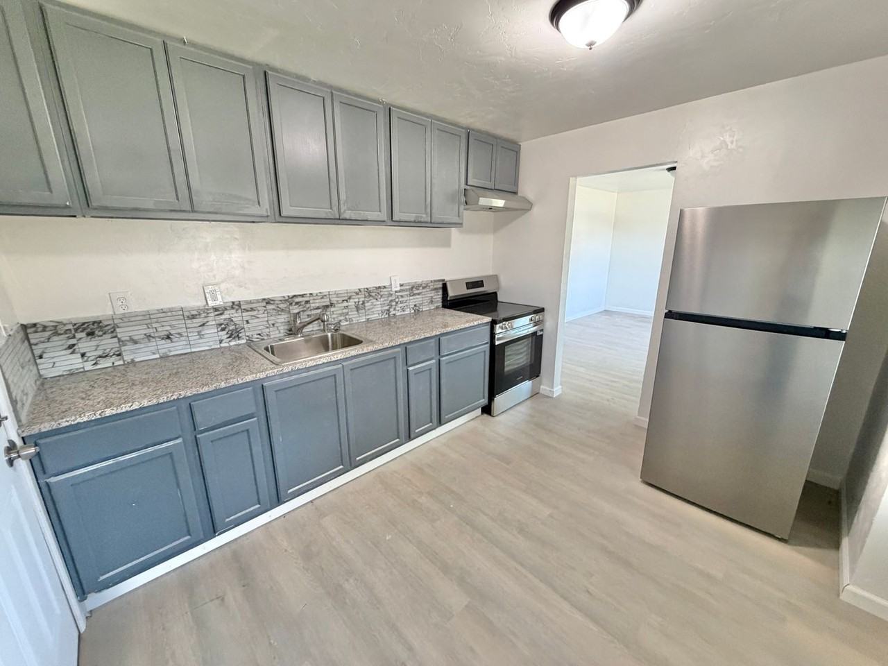 920 Sw 47th St - Photo 5 of 15