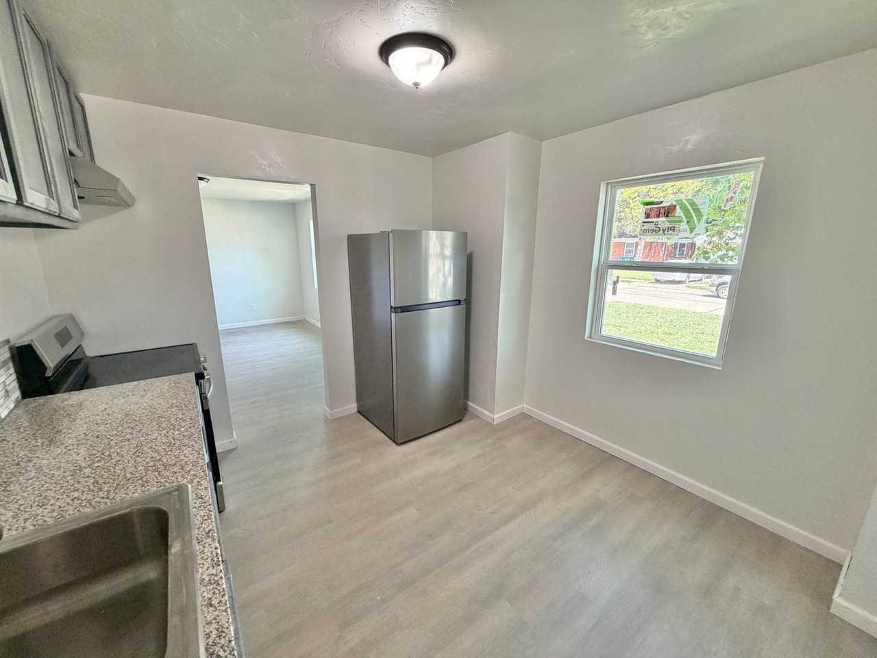 920 Sw 47th St - Photo 6 of 15