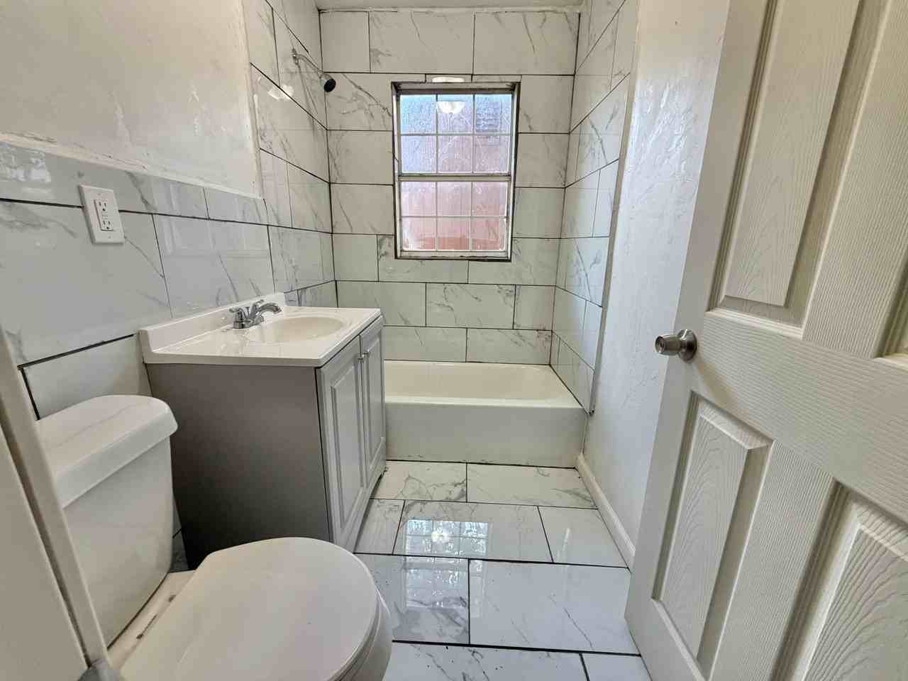 920 Sw 47th St - Photo 7 of 15