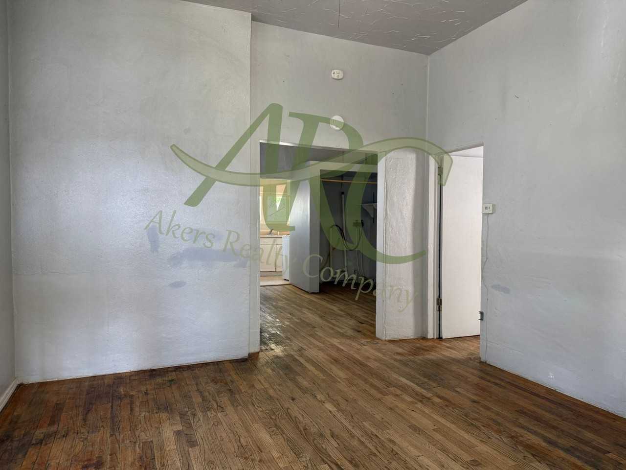 523 E Adams Ave - Photo 4 of 12