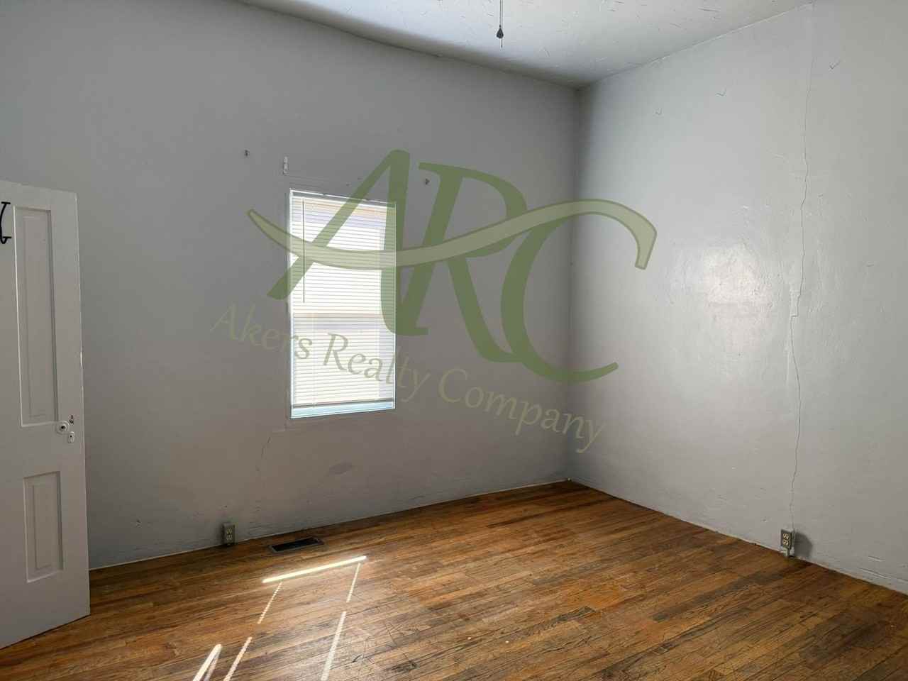 523 E Adams Ave - Photo 5 of 12