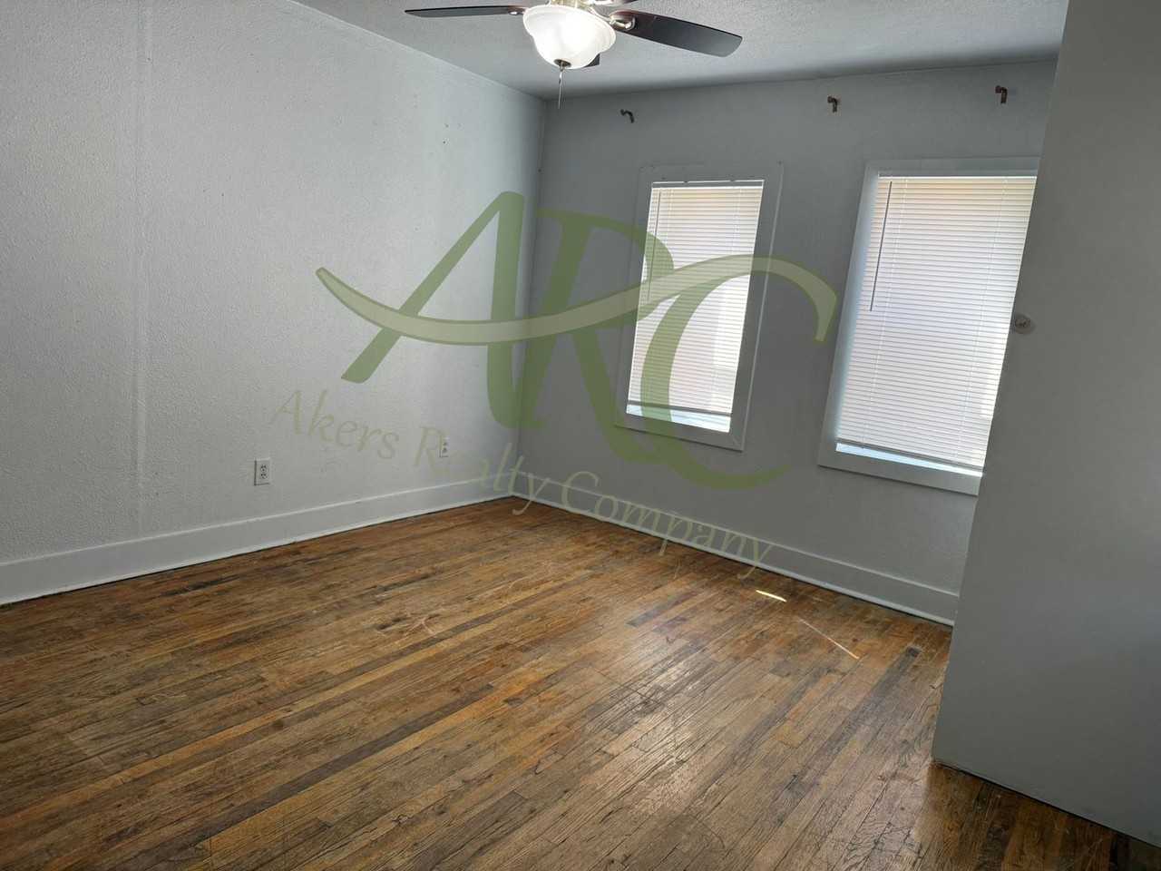 523 E Adams Ave - Photo 7 of 12