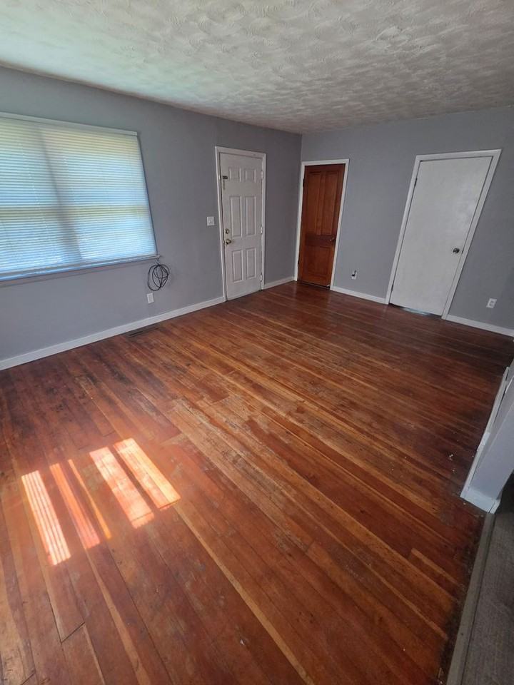 136 E 10th St - Photo 3 of 12