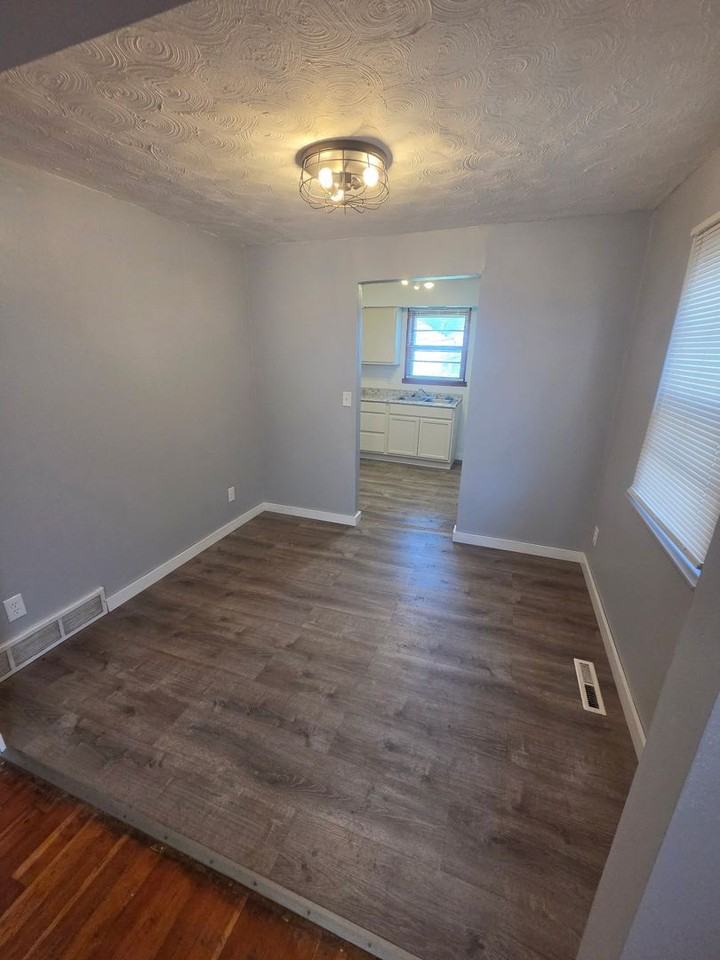 136 E 10th St - Photo 4 of 12