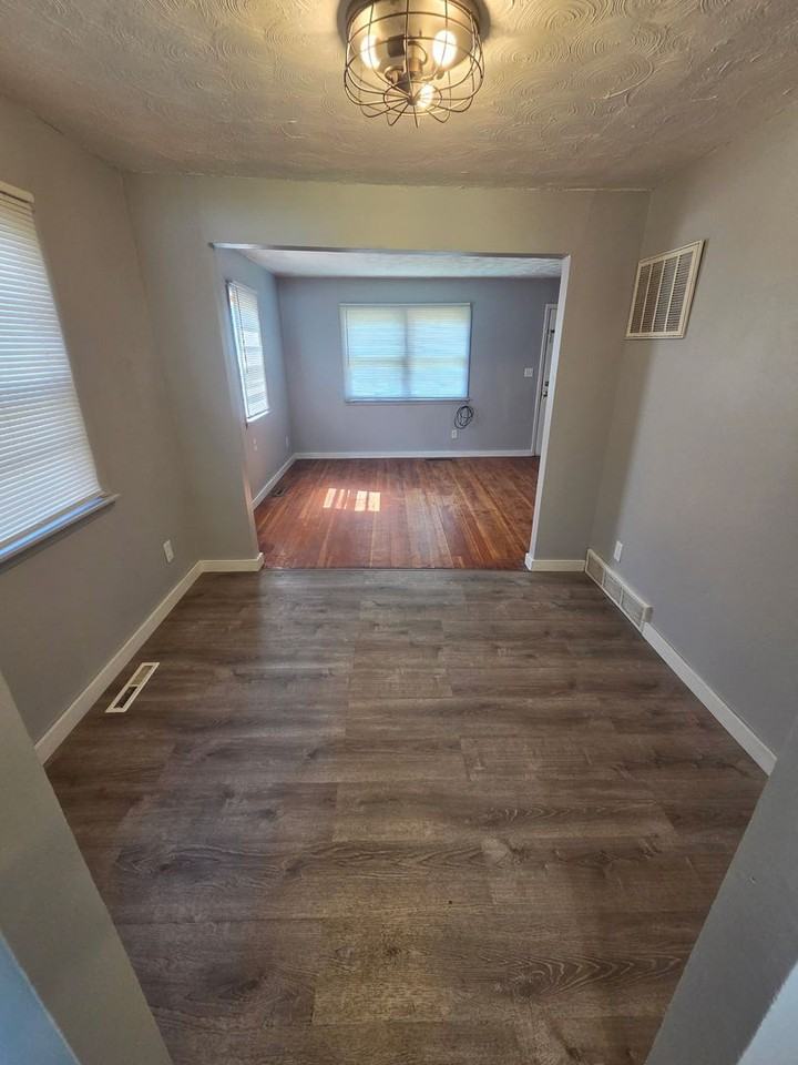 136 E 10th St - Photo 5 of 12