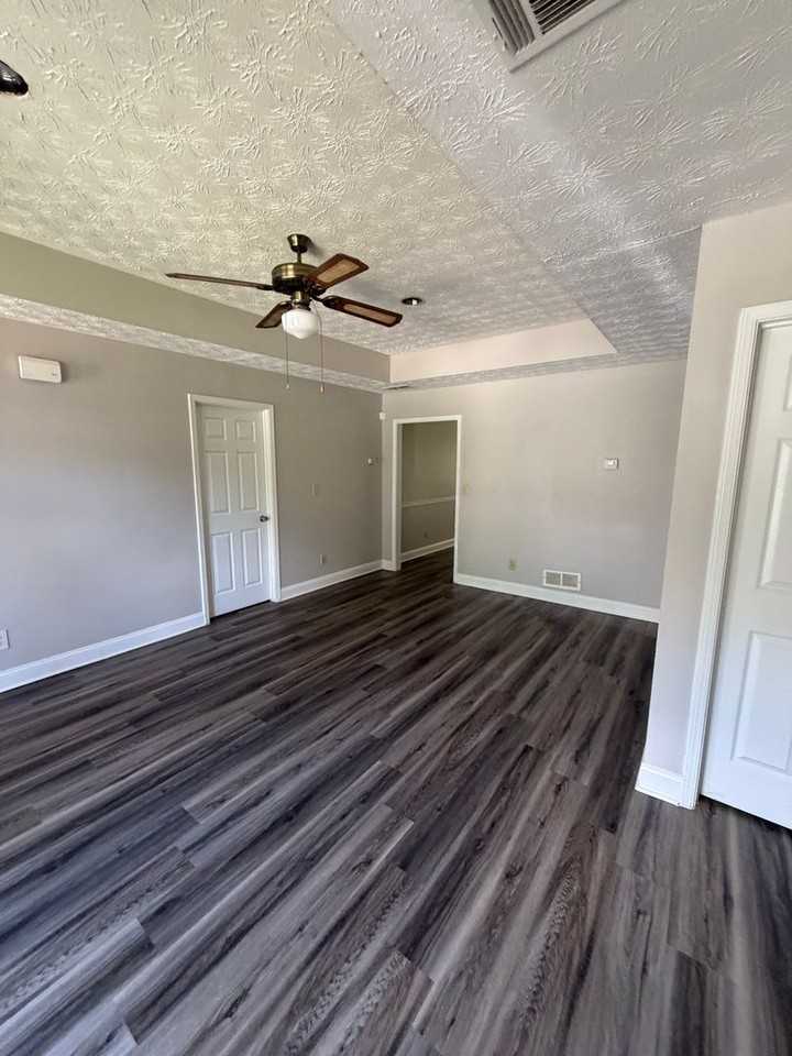 2107 Fairway Ct Se - Photo 3 of 31