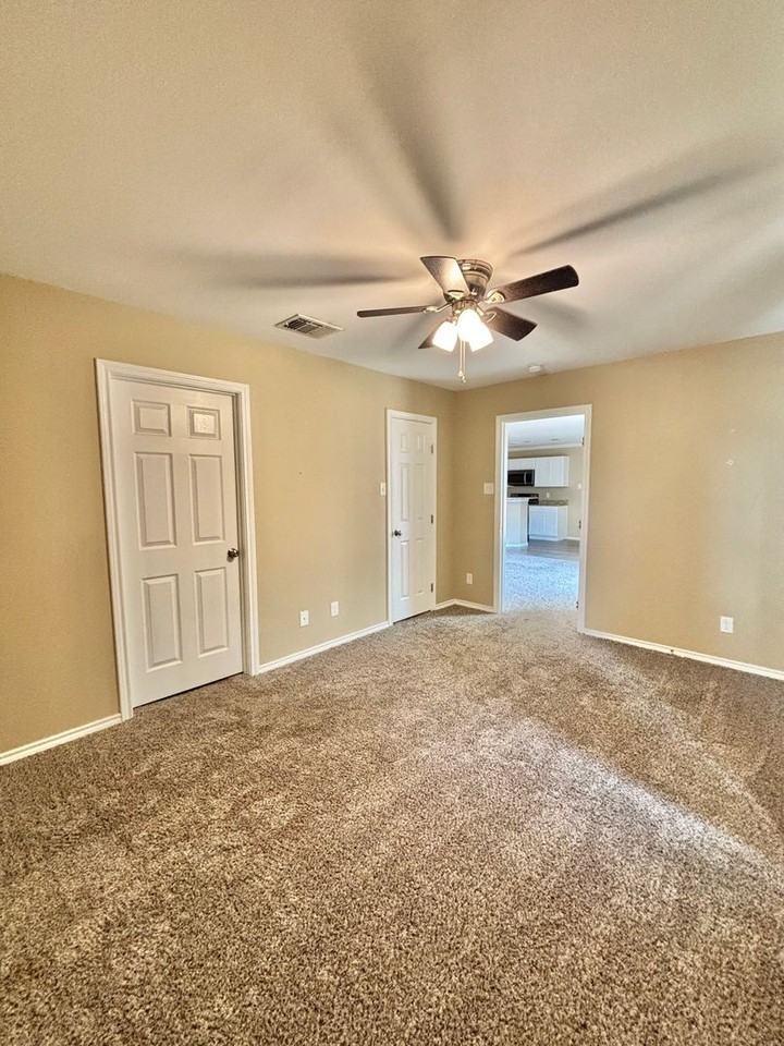 908 N Garfield St - Photo 7 of 13