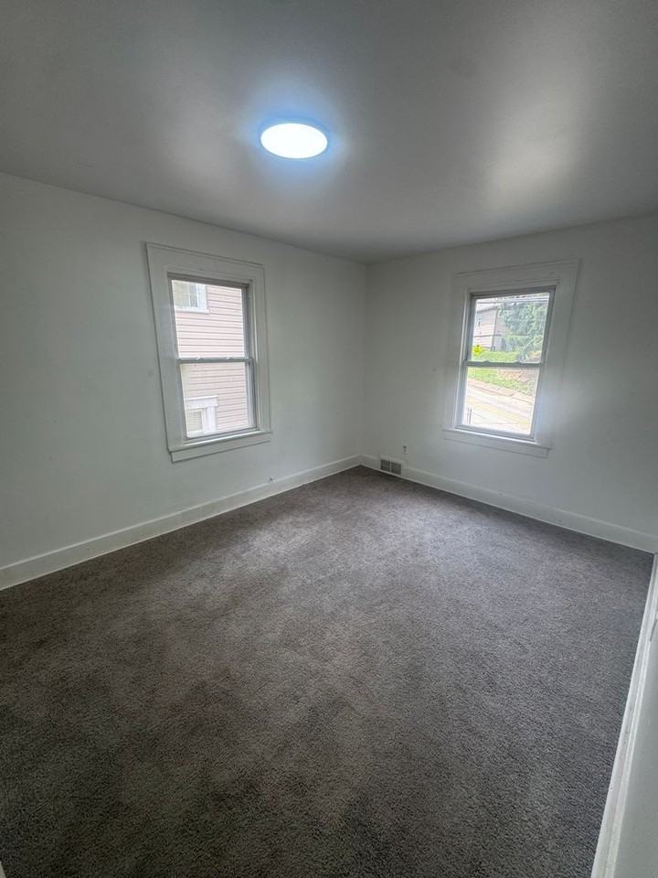 275 Greensburg Pike - Photo 2 of 9
