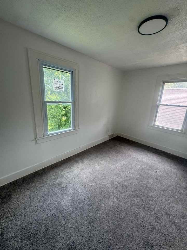 275 Greensburg Pike - Photo 6 of 9