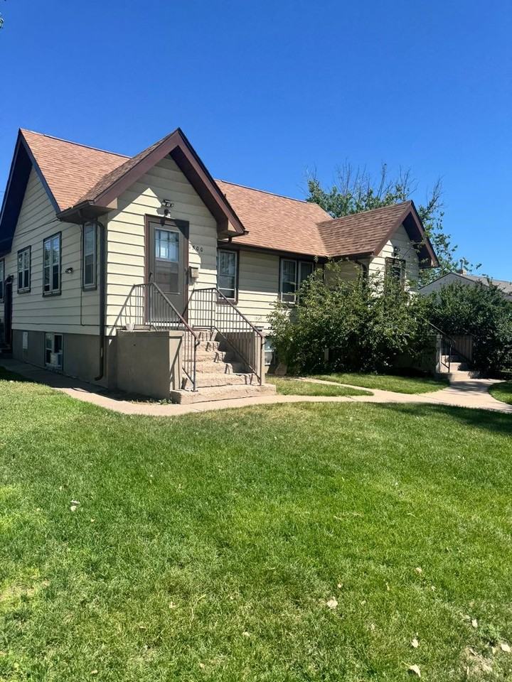 1504 E 19th St - Photo 2 of 10