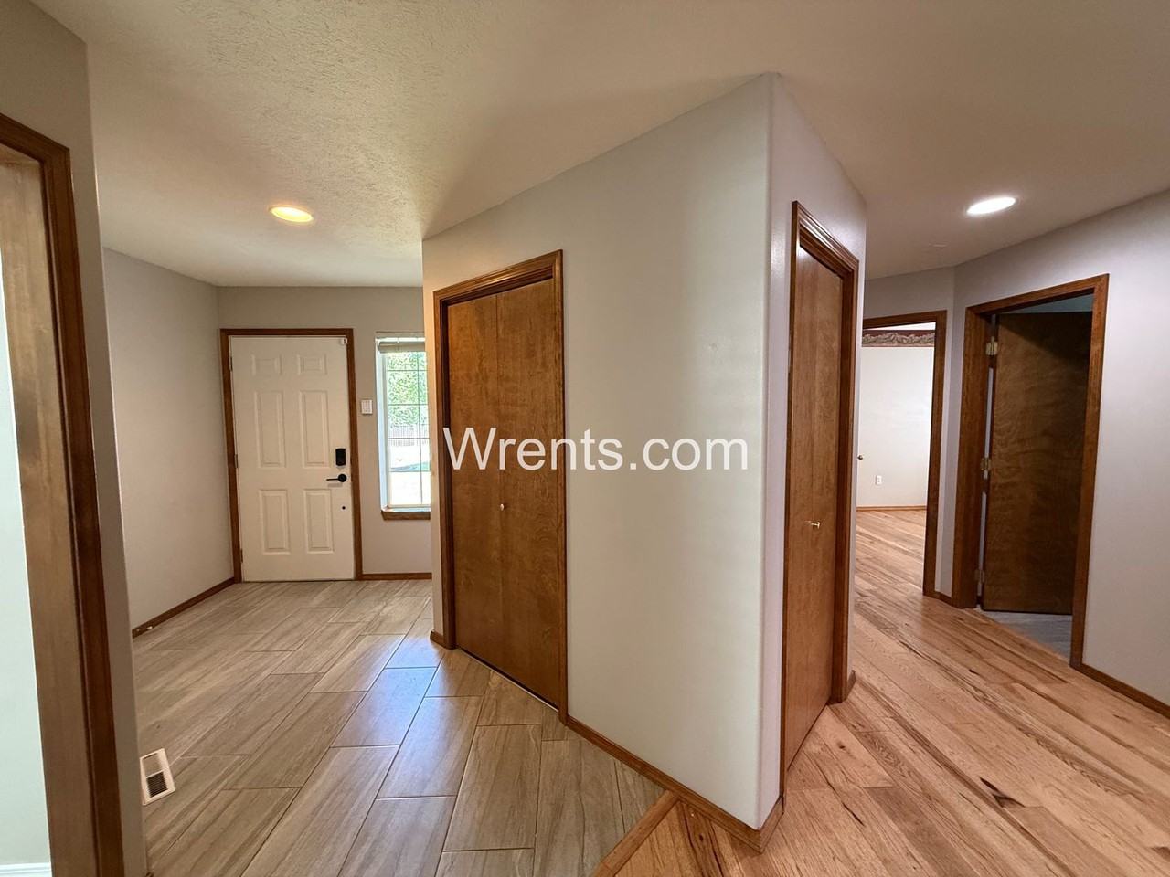 11709 N Kathy Ln - Photo 4 of 25